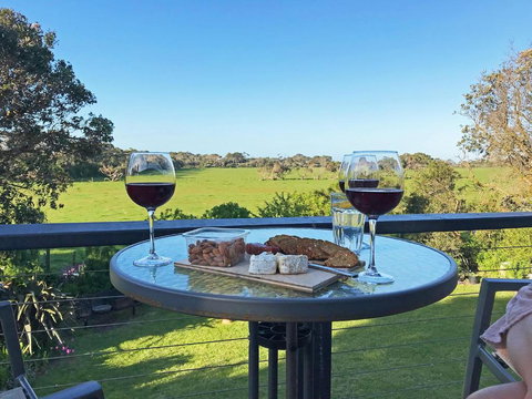 Prom Beach House - Darwin Tourism 1