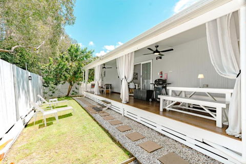 Private Outdoor Spa, Fire Pit, Cinema Room - THE COTTAGE COOLUM BEACH - Darwin Tourism 3