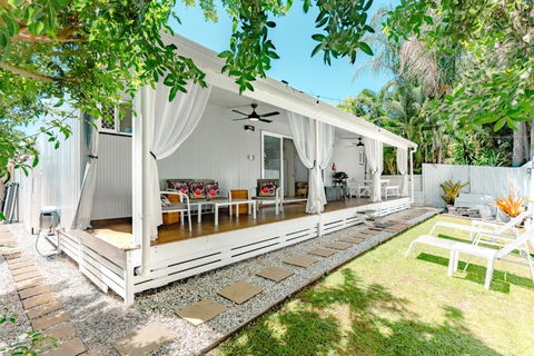Private Outdoor Spa, Fire Pit, Cinema Room - THE COTTAGE COOLUM BEACH - Darwin Tourism 2