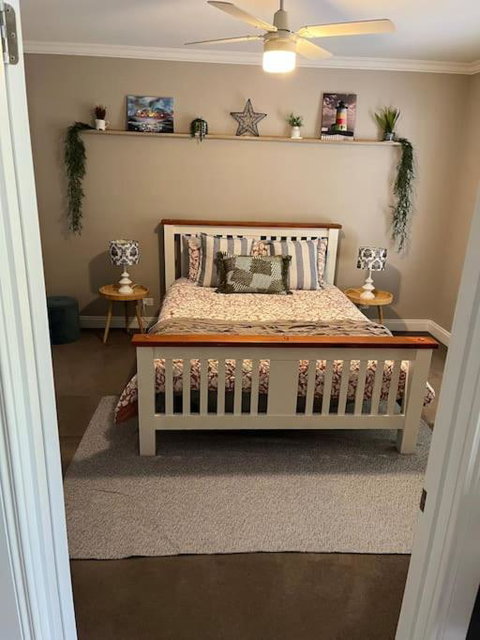 Quiet Family Retreat Getaway - Wildlife Park, Sovereign Hill, Kryall Castle And City At Your Door - Modern House, 8 Guests, 4 Bedrooms, 5 Beds - Darwin Tourism 1