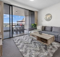 AU1 - Long Stay w Balcony RiverViews Fast WiFi - Darwin Tourism