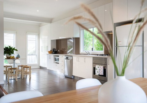 Azure Beach Retreat - Spa Luxury - Darwin Tourism 1