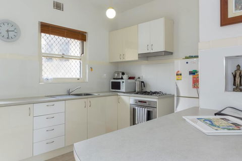B6 Close To UWA, Swan River, Cafes & The New Childrens Hospital - Darwin Tourism 3