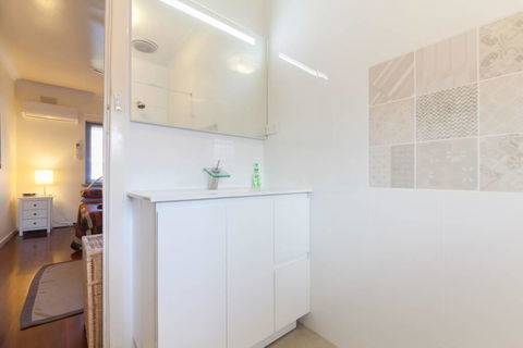 B7 Close To UWA, Swan River, Cafes And The New Children's Hospital - Darwin Tourism 0