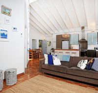 Balena  Culburra - Pet Friendly - 1 Min Walk to Beach - Darwin Tourism
