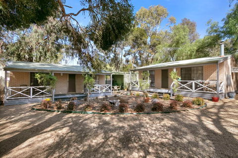 Barossa Country Cottages - Darwin Tourism 1