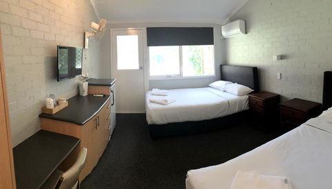 Bateau Bay Hotel - Darwin Tourism 1