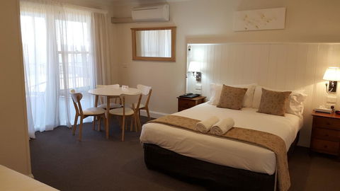Bathurst Gold Panner - Darwin Tourism 0