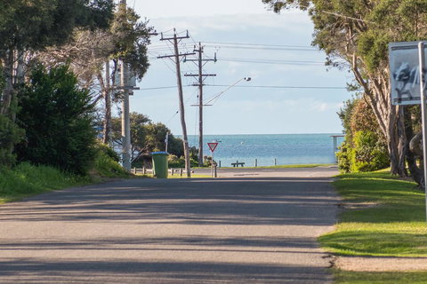 Bay Beach Beauty - Darwin Tourism 0