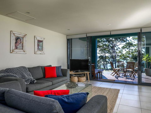 Bay Breeze (By Jervis Bay Rentals) - Darwin Tourism 1