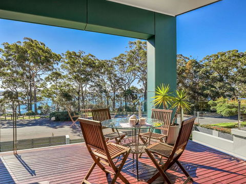 Bay Breeze (By Jervis Bay Rentals) - Darwin Tourism 0