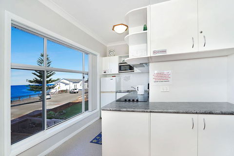 Beachcomer, Unit 1 - The Entrance, NSW - Darwin Tourism 2