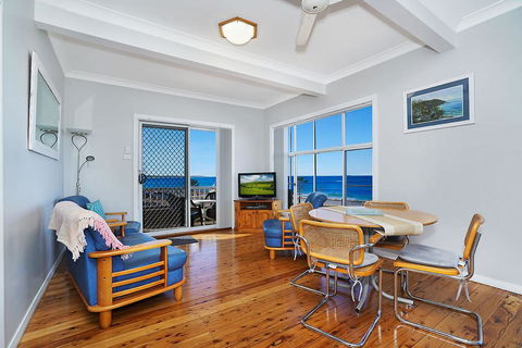 Beachcomer, Unit 1 - The Entrance, NSW - Darwin Tourism 1