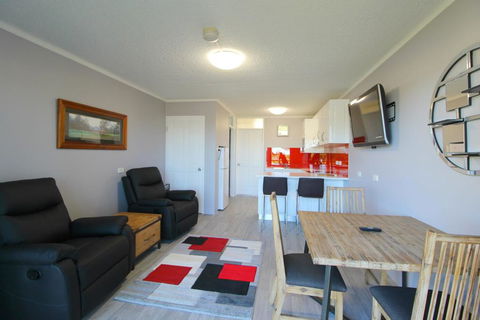 Beachfront 4, 25 Willow Street - Darwin Tourism 2