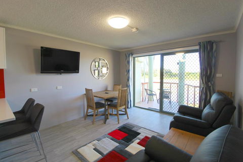 Beachfront 4, 25 Willow Street - Darwin Tourism 3