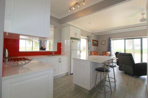 Beachfront 6, 25 Willow Street - Darwin Tourism 3