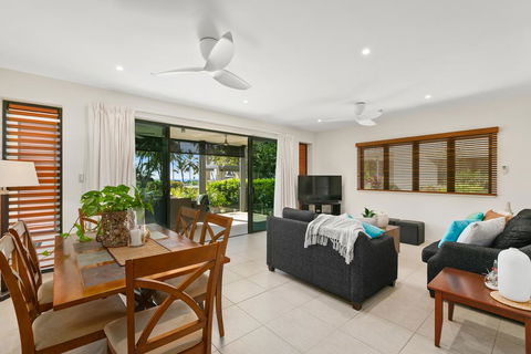 Beachfront Apartment With Ocean Views - Darwin Tourism 2