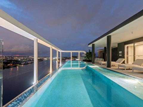 Rivello Apartments - Free Secure Car Park, 6km To City, Ferry Terminal, Eat Street, Rooftop Pool, Sauna, Portside Dinning - Darwin Tourism 0