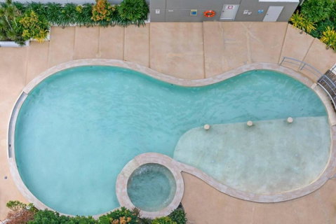Resort-Style Sister Studios - Double Delight In The CBD - Darwin Tourism 3