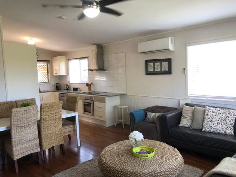 Redland BayBreeze - Darwin Tourism 0