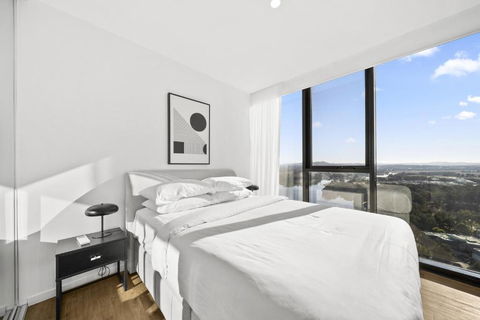 Refined 2-Bed With Luxurious Building Amenities - Darwin Tourism 3
