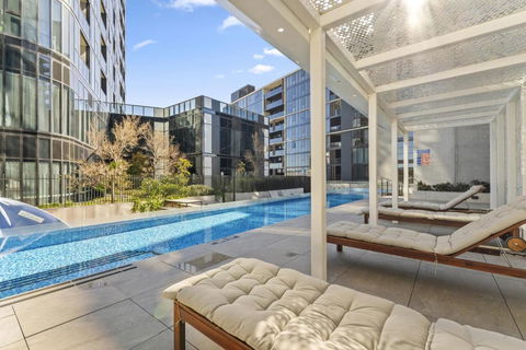 Refined 2-Bed With Luxurious Building Amenities - Darwin Tourism 0
