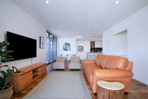 Regatta Hideaway - A Breezy Balcony Residence - Darwin Tourism 3