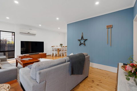 Relaxed Family Beach House - No Linen Included - Darwin Tourism 3