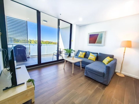 Relaxing 1BR W Pools & SPA, Gym In Olympic Park - Darwin Tourism 1