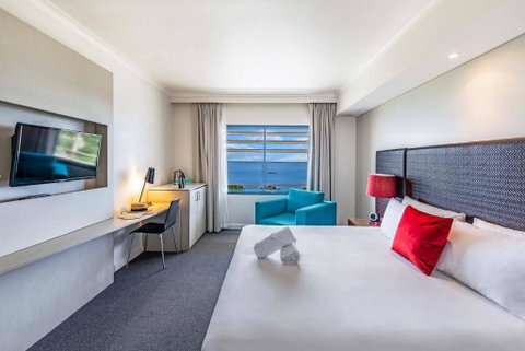 Resort Style King Pad With Sparkling Sea Views - Darwin Tourism 2