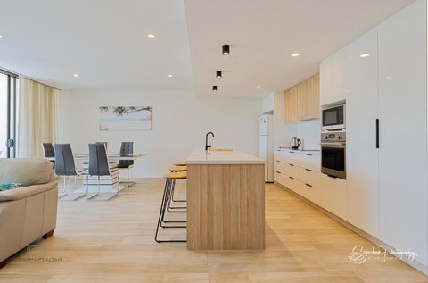 RIVERFRONT BREEZE @ The Cosmopolitan Unit10307 - Darwin Tourism 0