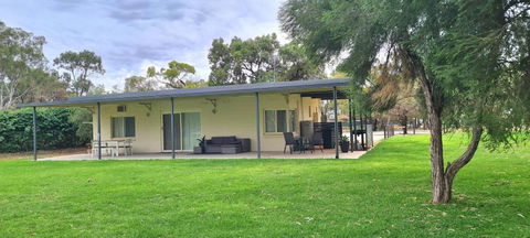 Riversands Rest Accommodation Paringa - River Box Cottage - Darwin Tourism 0