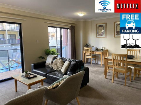 RIVERSIDE CITY VIEW PARKING NETFLIX WIFI WINE FREE - Darwin Tourism 0