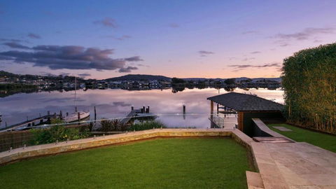 Riverside Retreat - Absolute Waterfront - Darwin Tourism 1