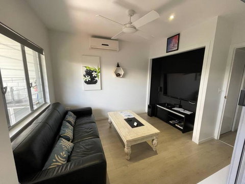 Relax At Trinity Beach Getaway, Blue Lagoon, Trinity Beach - Darwin Tourism 2