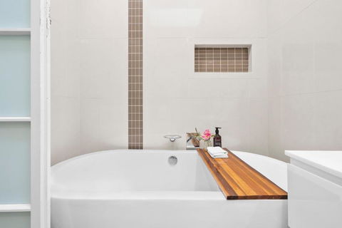 Room In Large Home 6 Min To CBD - Darwin Tourism 1