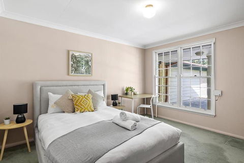 Rustic Queen Room - Located At Serene Street In Pymble - Shared Bathroom - Darwin Tourism 0