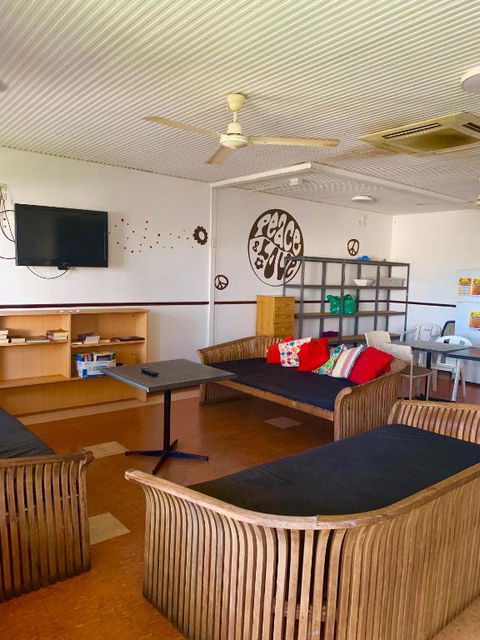 Roey Backpackers And Party Bar - Darwin Tourism 3
