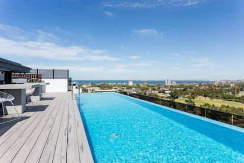 Rooftop Infinity Pool - St Kilda Luxury - Darwin Tourism 0