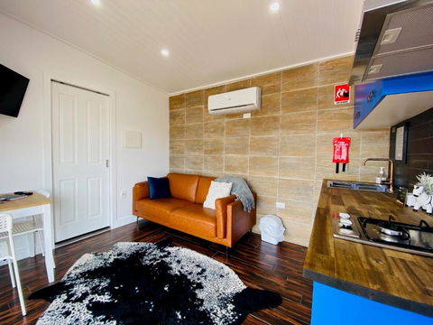Rose Quartz - 1 Bed With Mountain Views - Kundalini Lodge - Darwin Tourism 3