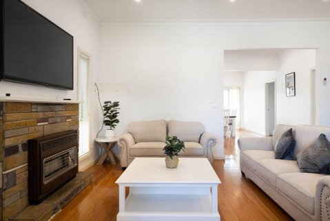 Rosebud Reset - A Beachside Group Getaway - Darwin Tourism 1