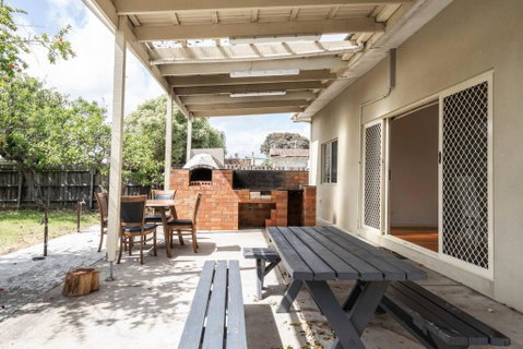 Rosebud Reset - A Beachside Group Getaway - Darwin Tourism 3