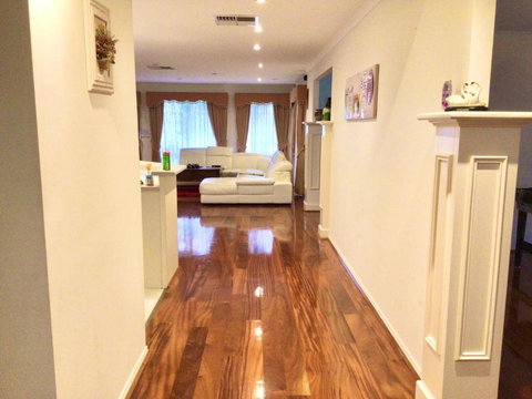 Roxy - A Spacious Cosy Getaway - Near Mel Airport - Darwin Tourism 3