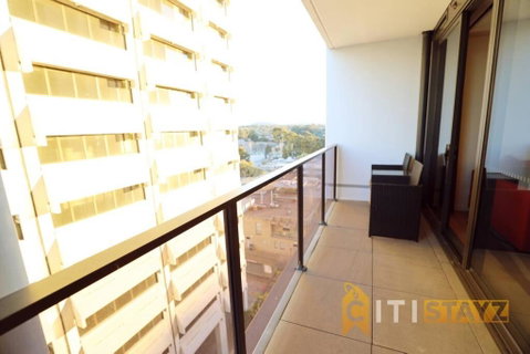 Ruby Red, 1Bd 1Bth Apt - Woden CBD - Darwin Tourism 2