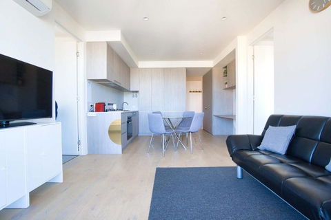Rundle Retreat - 2BR Apartment With Stunning Views - Darwin Tourism 3