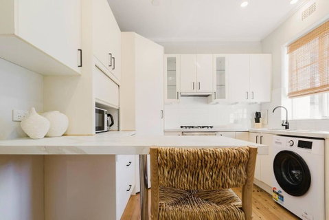 Salmon Calm - Trendy Velvet Allure By Albert Park - Darwin Tourism 1