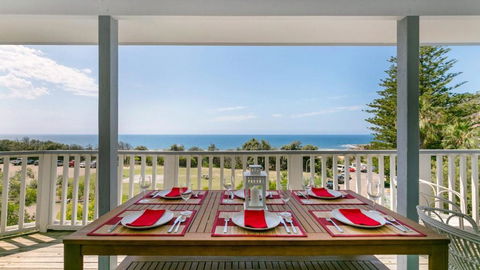 Salty Air Beachside Cottage At Killcare - Darwin Tourism 1