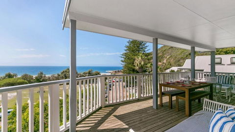 Salty Air Beachside Cottage At Killcare - Darwin Tourism 2