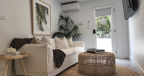 SALTY PALMS -Seaside Studio Apartment - Darwin Tourism 3