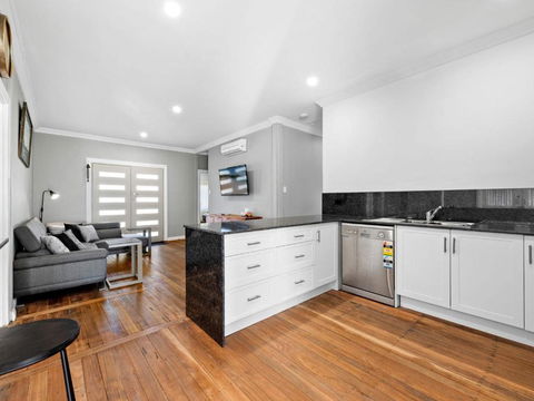 Salty Sea Cottage - Darwin Tourism 3